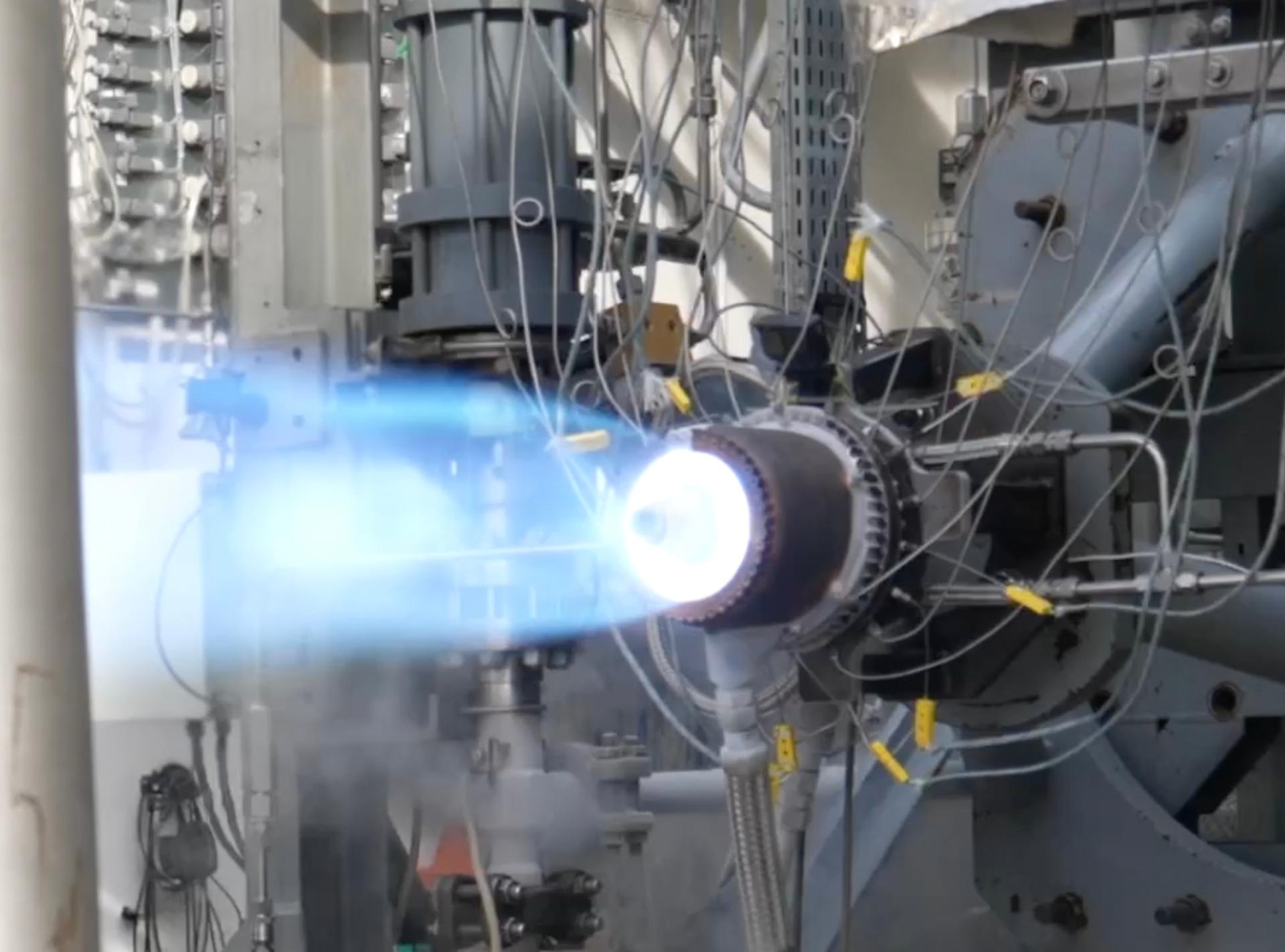 Motor de foguete feito em impressão 3D metálica